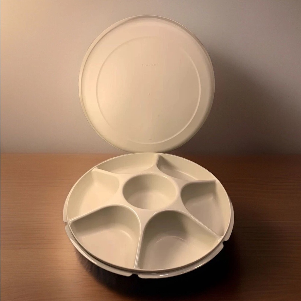 Vintage Tupperware Divided Veggie Relish / Chip & Dip Serving Tray with a lid.